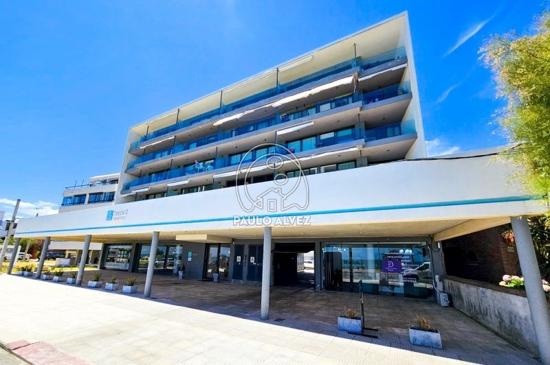 Edificio frente al mar 