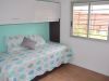 Dormitorio con cama marinera