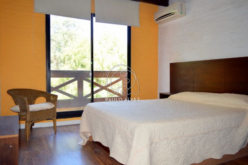 Dormitorio matrimonial con aire