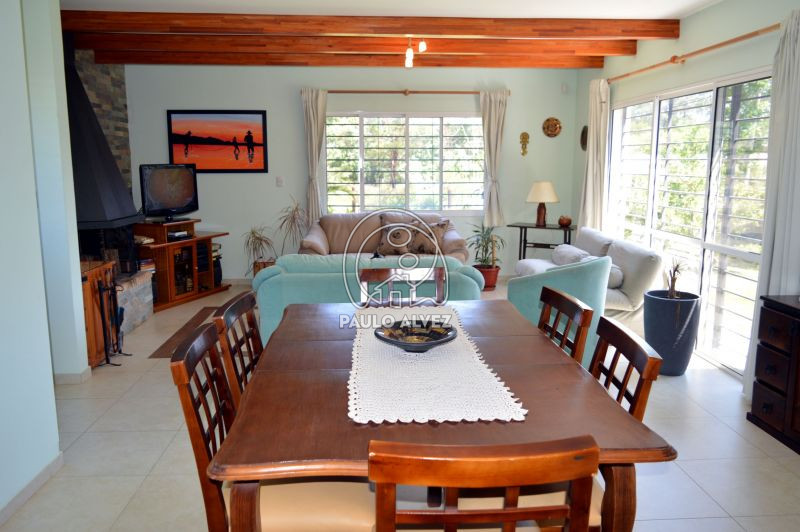 Vista a comedor y living