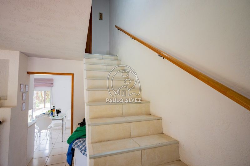Acceso a planta alta 