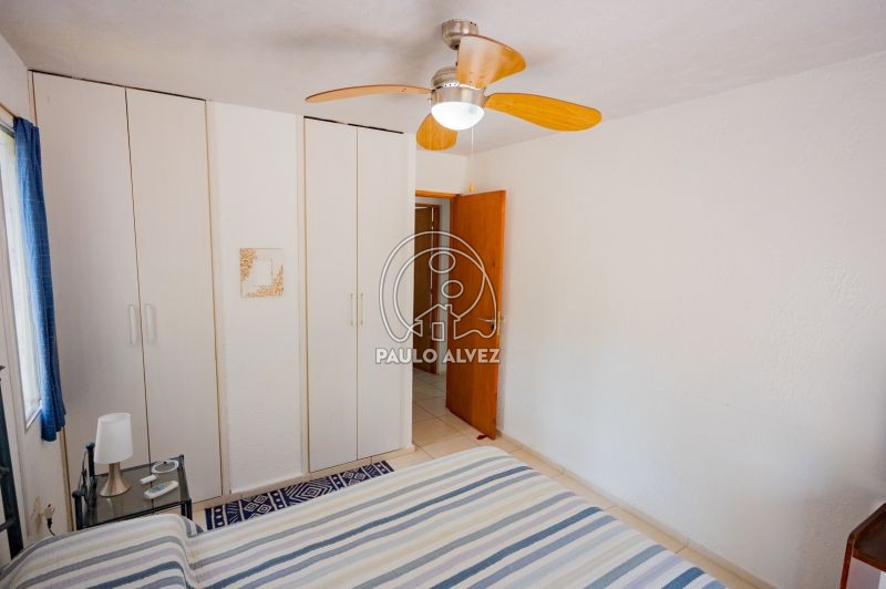 Dormitorio con placares empotrados 