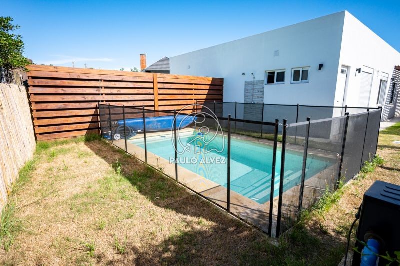 Piscina cercada