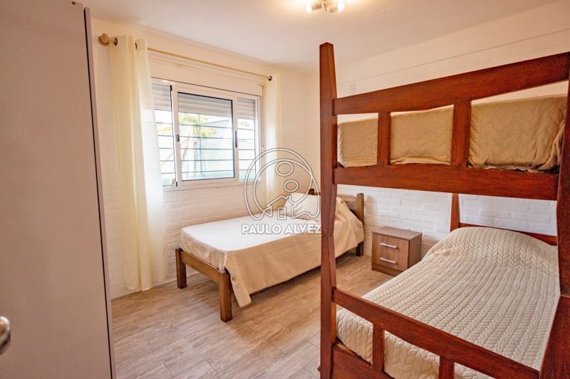 Dormitorio con cama cucheta 
