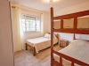 Dormitorio con cama cucheta 