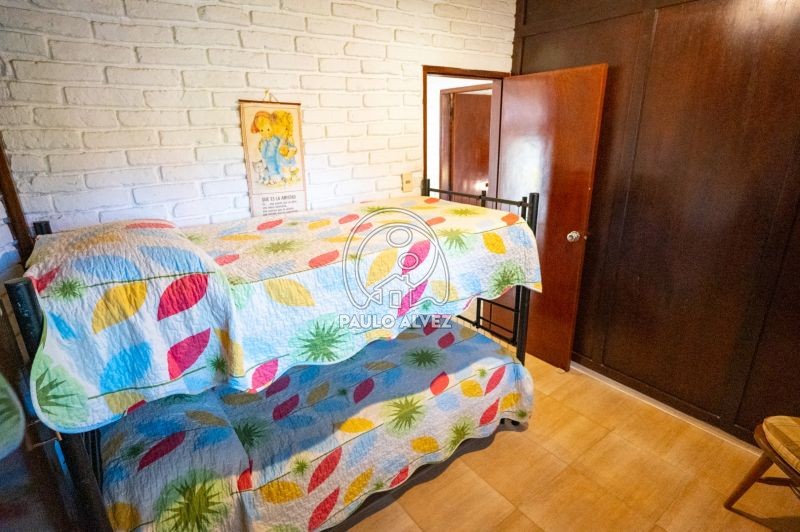 Dormitorio con cama cucheta