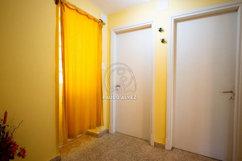 Pasillo a segundo dormitorio y baño 