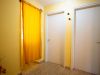 Pasillo a segundo dormitorio y baño 
