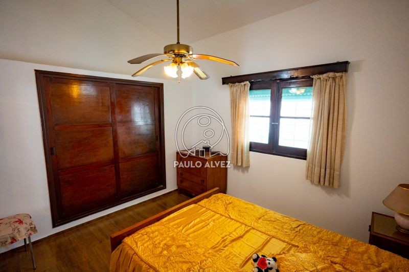 Dormitorio con placares empotrados 
