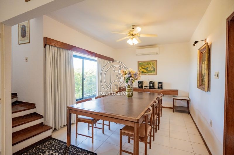 Acceso a planta alta 